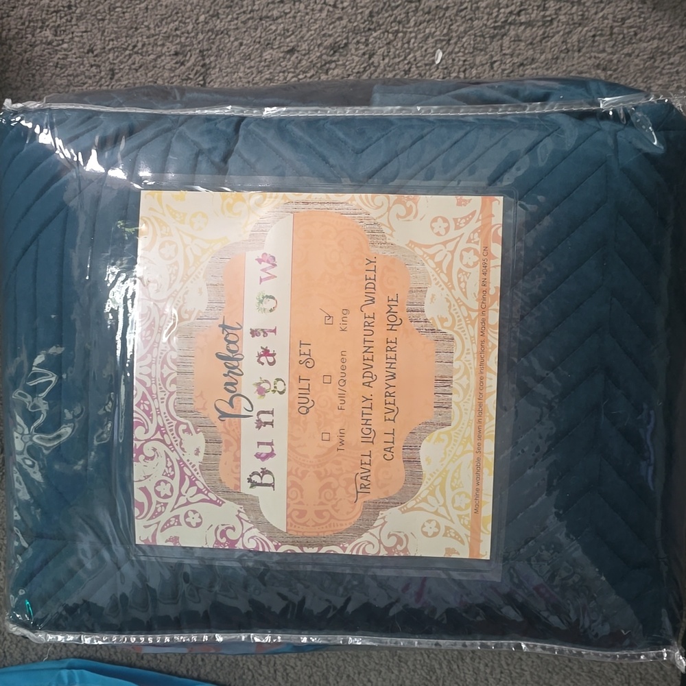 Barefoot Bungalow Riviera Velvet Modern Quilt Set, Teal, King - Reversible - Picture 8 of 10